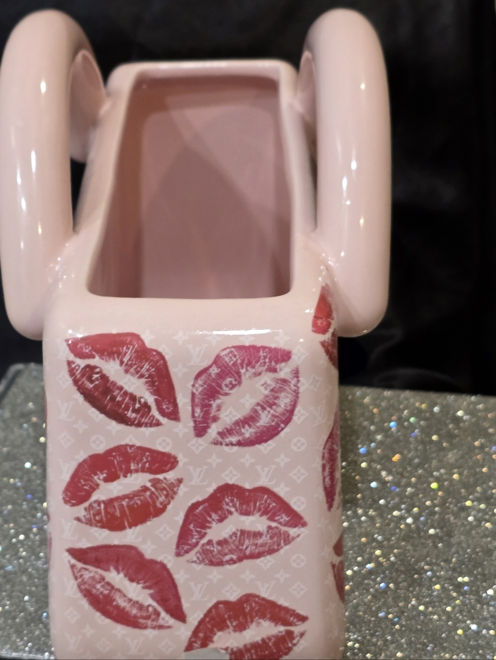 At Home Louis Vuitton Logo Lips Purse-Shaped Decor - Picture 6 of 8